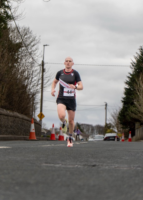 Road runners rounding a corner